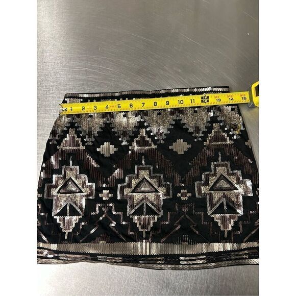 Womens Express Sequin Aztec Mini Skirt Size XSmall./TP. Used. Excellent conditio - Picture 5 of 6